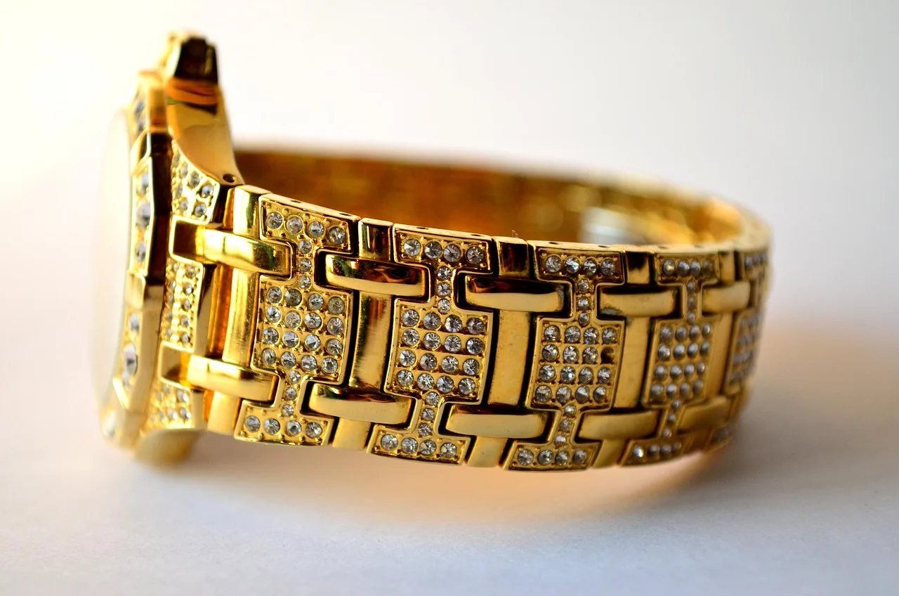 watch, wrist, band, gold, jewellery, gems, studded, diamonds, stones, precious, luxury, fashion. Which jewelry and watch brands actually deserve the price, in 2027?