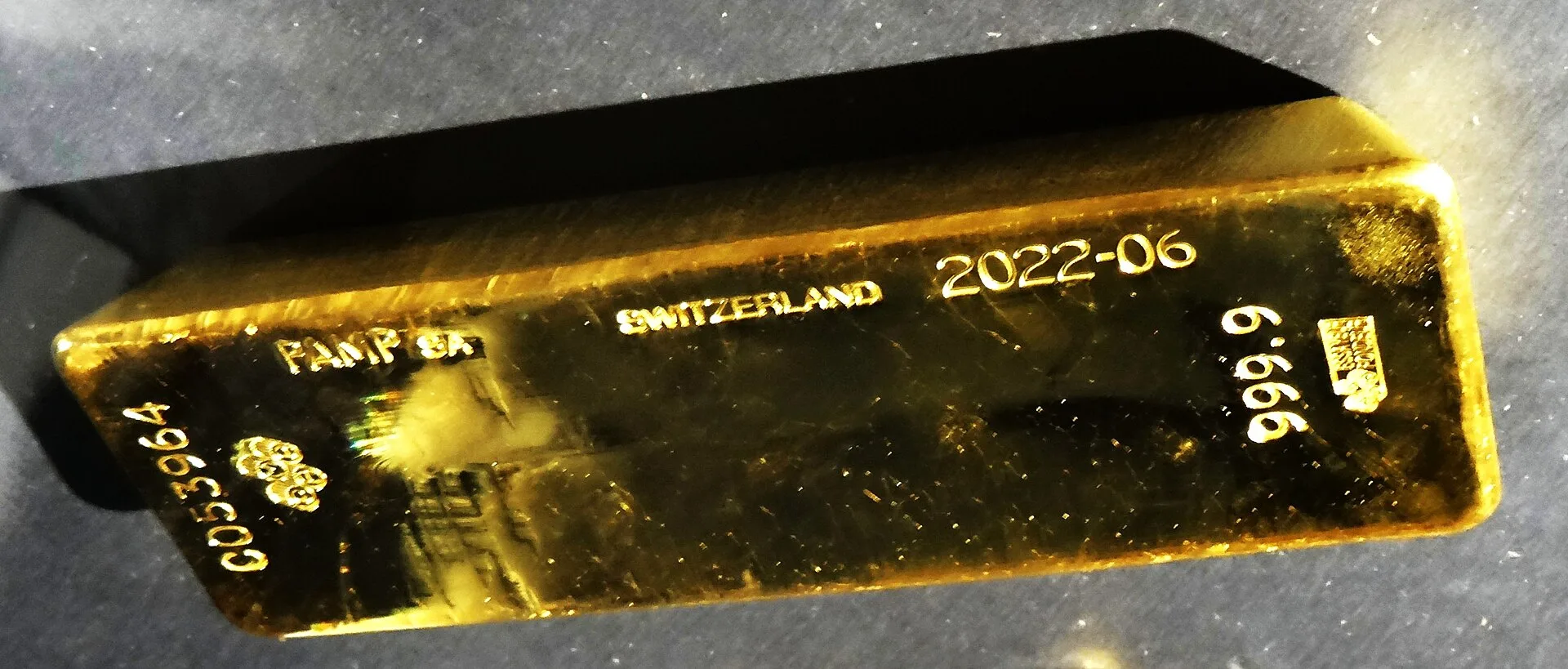 Gold bar on display at the Banque de France, Paris, European Heritage Days, September 2022. Gold Bullion Buying Guide: Working Out Fine Content