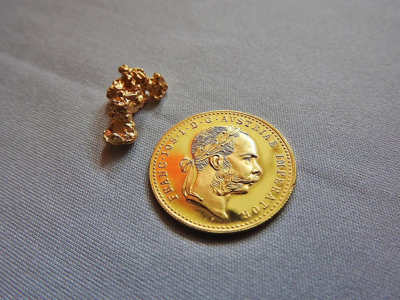 gold ducat, gold coin, gold, nugget, gold nugget, natural gold, gold nugget, gold nugget, gold nugget, gold nugget, gold nugget. Gold coins, bars, wafers, and divisible products compared