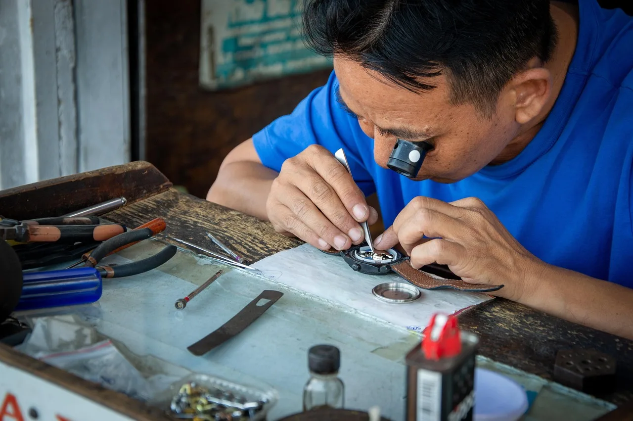 watchmaker, master, repair, equipment, micro, magnifier, instruments, jewelry work. Jewelry and watch buying starts with a guide to checking construction
