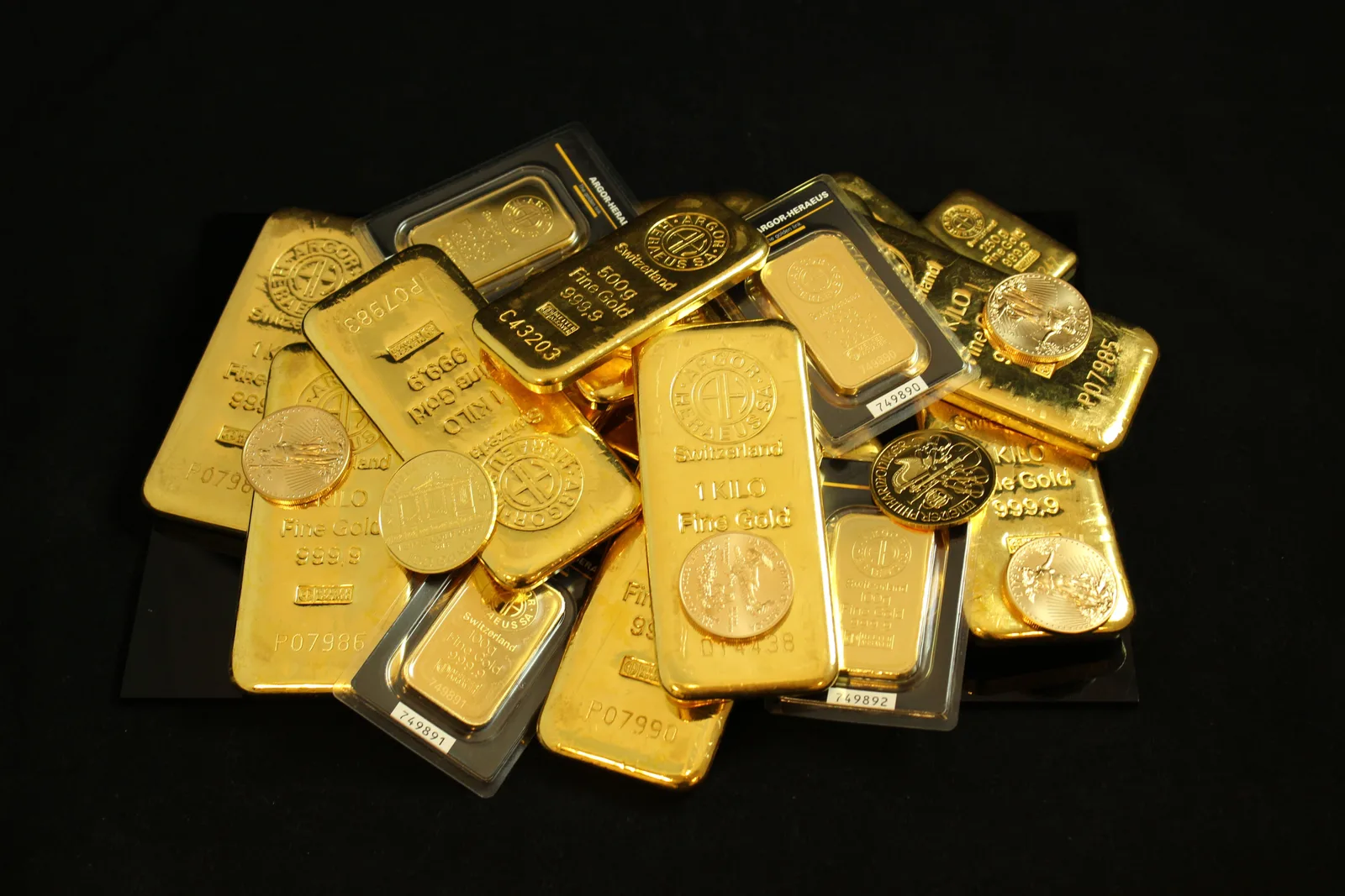 A collection of gold bars and coins symbolizing wealth and investment. How to write a personal precious metals purchase policy